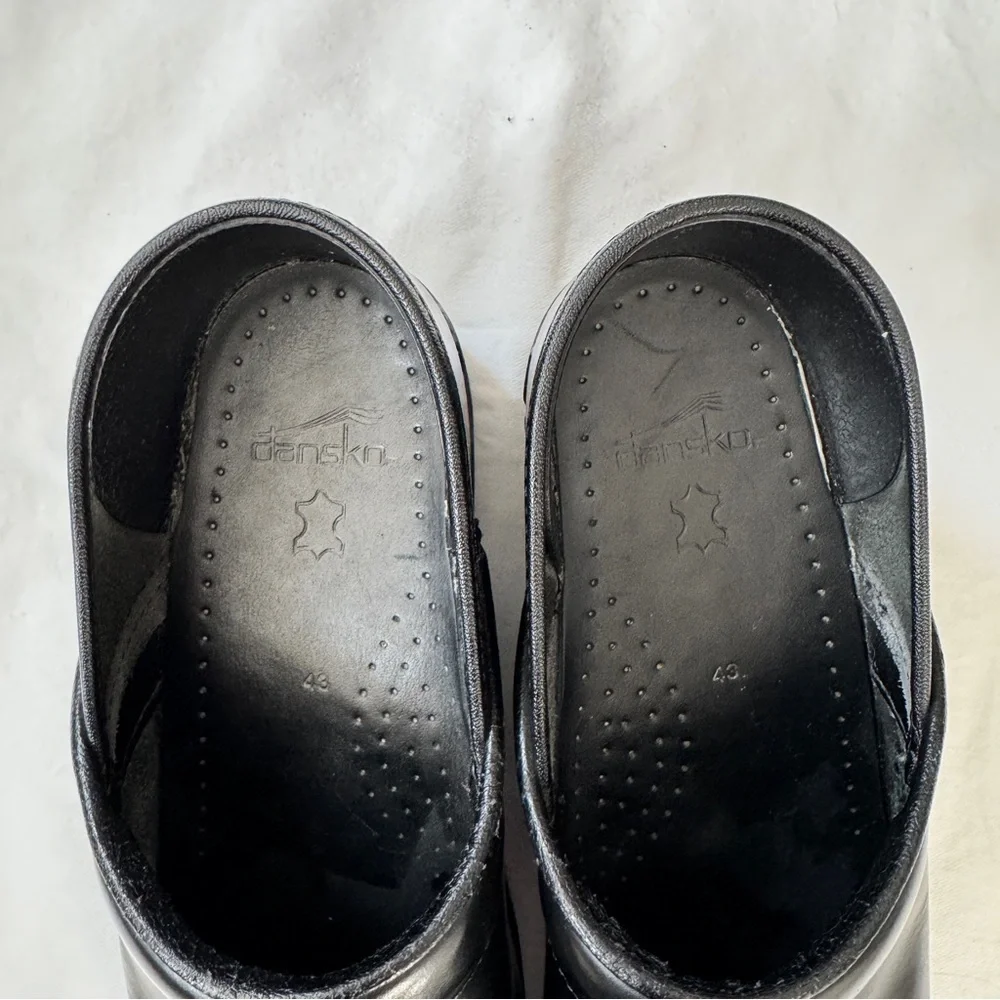Dansko Professional black cabrio leather clogs, unisex size 43